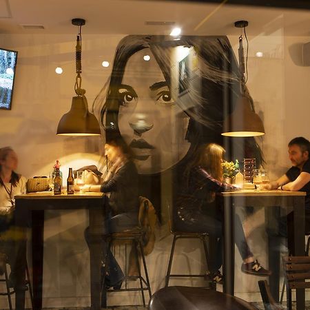 Winederful Hostel & Cafe Логроньо Екстериор снимка